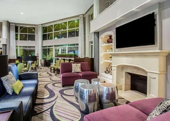 La Quinta Inn & Suites by Wyndham Tucson Airport hotel thumbnail 2