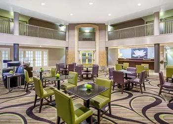 La Quinta Inn & Suites by Wyndham Tucson Airport hotel thumbnail 3