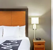 La Quinta Inn & Suites by Wyndham Tucson Airport hotel detail image 4