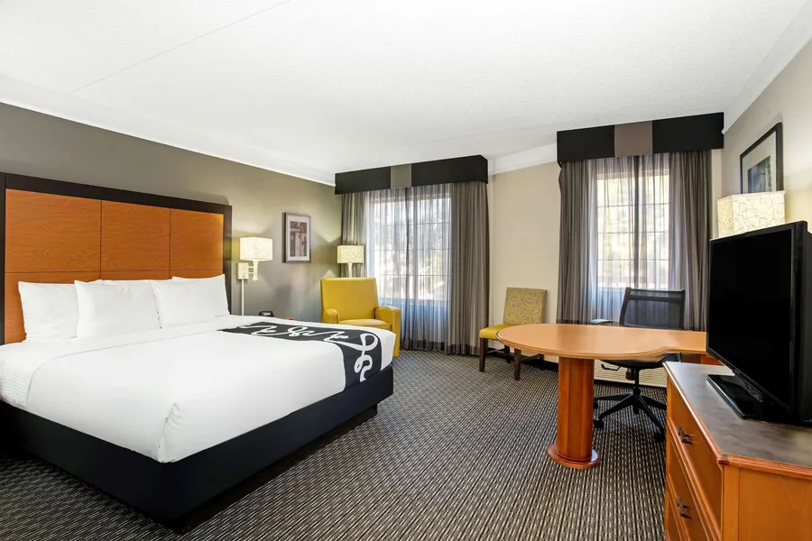 La Quinta Inn & Suites by Wyndham Tucson Airport hotel detail image 6