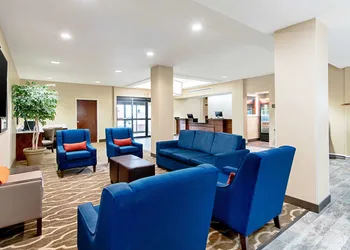 Comfort Inn & Suites Pine Bluff hotel thumbnail 2