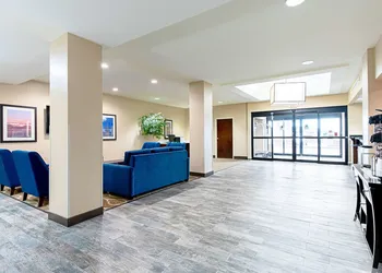Comfort Inn & Suites Pine Bluff hotel thumbnail 3