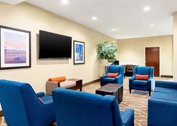 Comfort Inn & Suites Pine Bluff hotel thumbnail 4