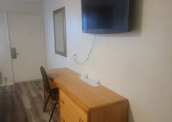 Best Economy Inn n Suites hotel thumbnail 7