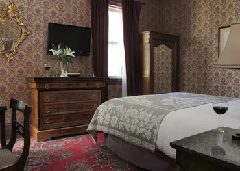 The Monte Cristo hotel thumbnail 4
