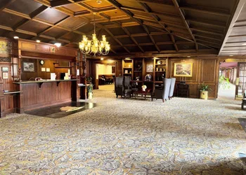 Historic Santa Maria Inn hotel thumbnail 2