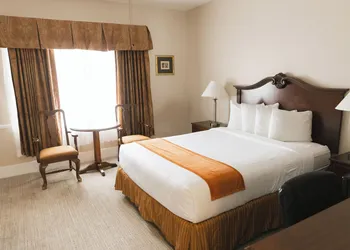 Historic Santa Maria Inn hotel thumbnail 6