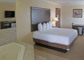 Ocean Surf Inn & Suites hotel thumbnail 4