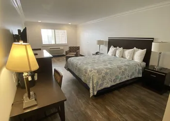 Ocean Surf Inn & Suites hotel thumbnail 5