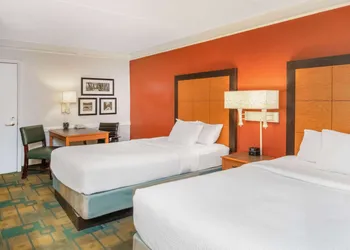 La Quinta Inn by Wyndham Colorado Springs Garden of the Gods hotel thumbnail 4