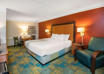 La Quinta Inn by Wyndham Colorado Springs Garden of the Gods hotel thumbnail 5