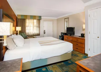 La Quinta Inn by Wyndham Colorado Springs Garden of the Gods hotel thumbnail 6