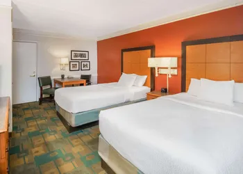 La Quinta Inn by Wyndham Colorado Springs Garden of the Gods hotel thumbnail 7