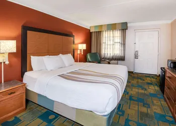 La Quinta Inn by Wyndham Colorado Springs Garden of the Gods hotel thumbnail 8