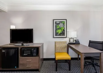 La Quinta Inn & Suites by Wyndham Denver Boulder-Louisville hotel thumbnail 5