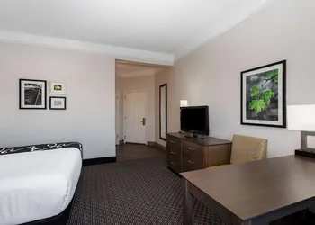 La Quinta Inn & Suites by Wyndham Denver Boulder-Louisville hotel thumbnail 8