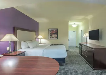 La Quinta Inn & Suites by Wyndham Loveland/Estes Park hotel thumbnail 3