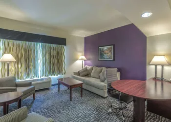 La Quinta Inn & Suites by Wyndham Loveland/Estes Park hotel thumbnail 7