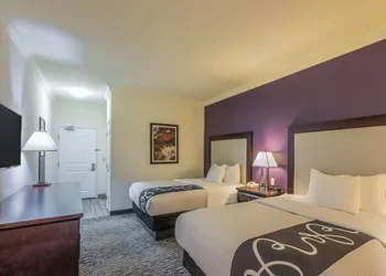 La Quinta Inn & Suites by Wyndham Loveland/Estes Park hotel thumbnail 8