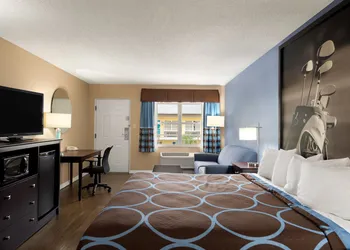 Super 8 by Wyndham Ellenton Bradenton Area hotel thumbnail 6