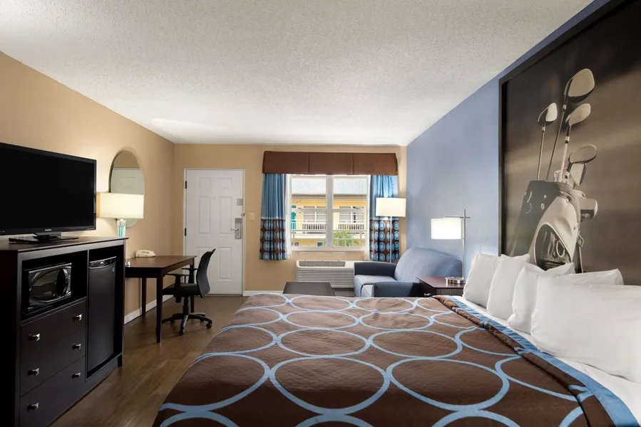Super 8 by Wyndham Ellenton Bradenton Area hotel detail image 6