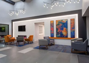 La Quinta Inn & Suites by Wyndham Ft. Myers-Sanibel Gateway hotel thumbnail 2