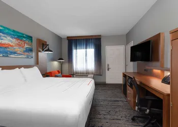 La Quinta Inn & Suites by Wyndham Ft. Myers-Sanibel Gateway hotel thumbnail 6