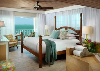 Ocean Key Resort - A Noble House Resort hotel thumbnail 6