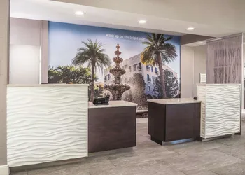 La Quinta Inn & Suites by Wyndham Orlando Lake Mary hotel thumbnail 3