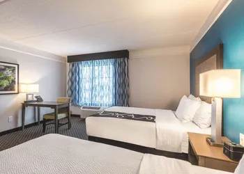 La Quinta Inn & Suites by Wyndham Orlando Lake Mary hotel thumbnail 8