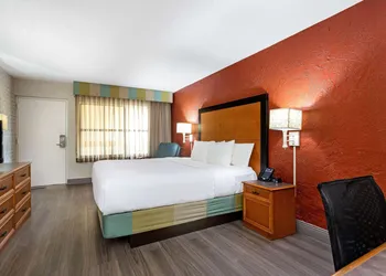 La Quinta Inn Tampa Airport Stadium Westshore hotel thumbnail 4