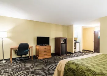 Econo Lodge Darien hotel thumbnail 4