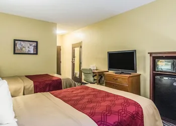 Econo Lodge Darien hotel thumbnail 5
