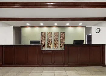 La Quinta Inn & Suites by Wyndham Savannah Airport - Pooler hotel thumbnail 2