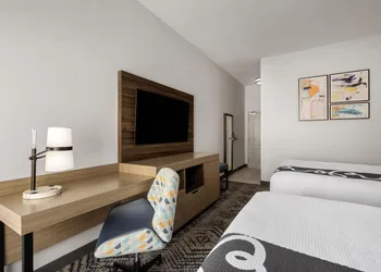 La Quinta Inn & Suites by Wyndham Savannah Airport - Pooler hotel thumbnail 6