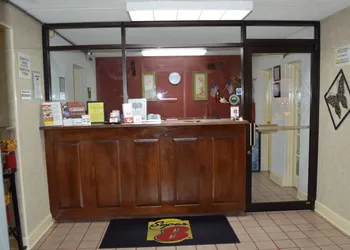 Super 8 by Wyndham Tifton hotel thumbnail 3
