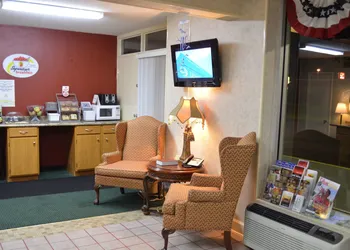 Super 8 by Wyndham Tifton hotel thumbnail 4