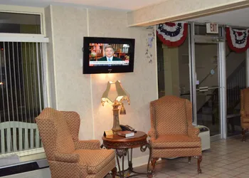 Super 8 by Wyndham Tifton hotel thumbnail 5