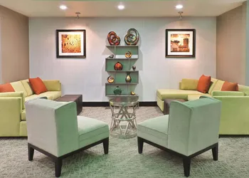 La Quinta Inn & Suites by Wyndham Paducah hotel thumbnail 2
