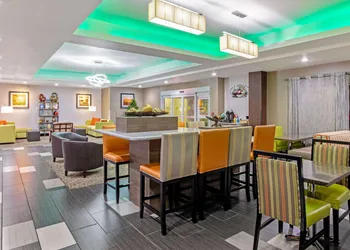 La Quinta Inn & Suites by Wyndham Paducah hotel thumbnail 4