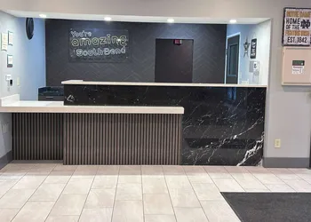 La Quinta Inn & Suites by Wyndham South Bend hotel thumbnail 4