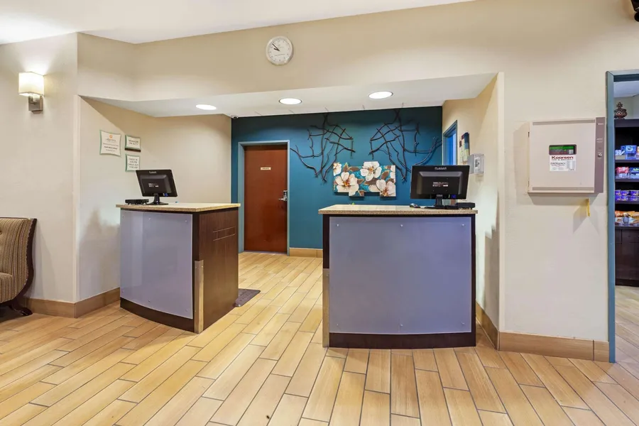 La Quinta Inn & Suites by Wyndham South Bend hotel detail image 6