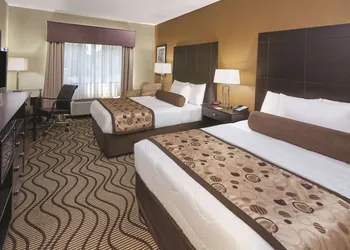 La Quinta Inn & Suites by Wyndham South Bend hotel thumbnail 7