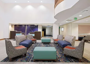 La Quinta Inn & Suites by Wyndham Omaha Airport Downtown hotel thumbnail 4