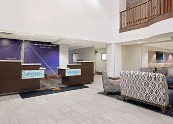 La Quinta Inn & Suites by Wyndham Omaha Airport Downtown hotel thumbnail 5