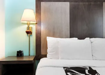 La Quinta Inn & Suites by Wyndham Omaha Airport Downtown hotel thumbnail 6