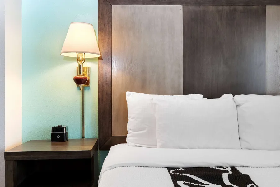 La Quinta Inn & Suites by Wyndham Omaha Airport Downtown hotel detail image 6