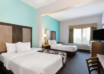 La Quinta Inn & Suites by Wyndham Omaha Airport Downtown hotel thumbnail 7