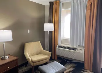 Red Lion Inn & Suites Junction City hotel thumbnail 7