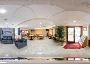 Econo Lodge Inn & Suites I-35 at Shawnee Mission hotel thumbnail 2
